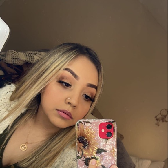 Meet your Posher, Rebeca - Picture 1 of 1